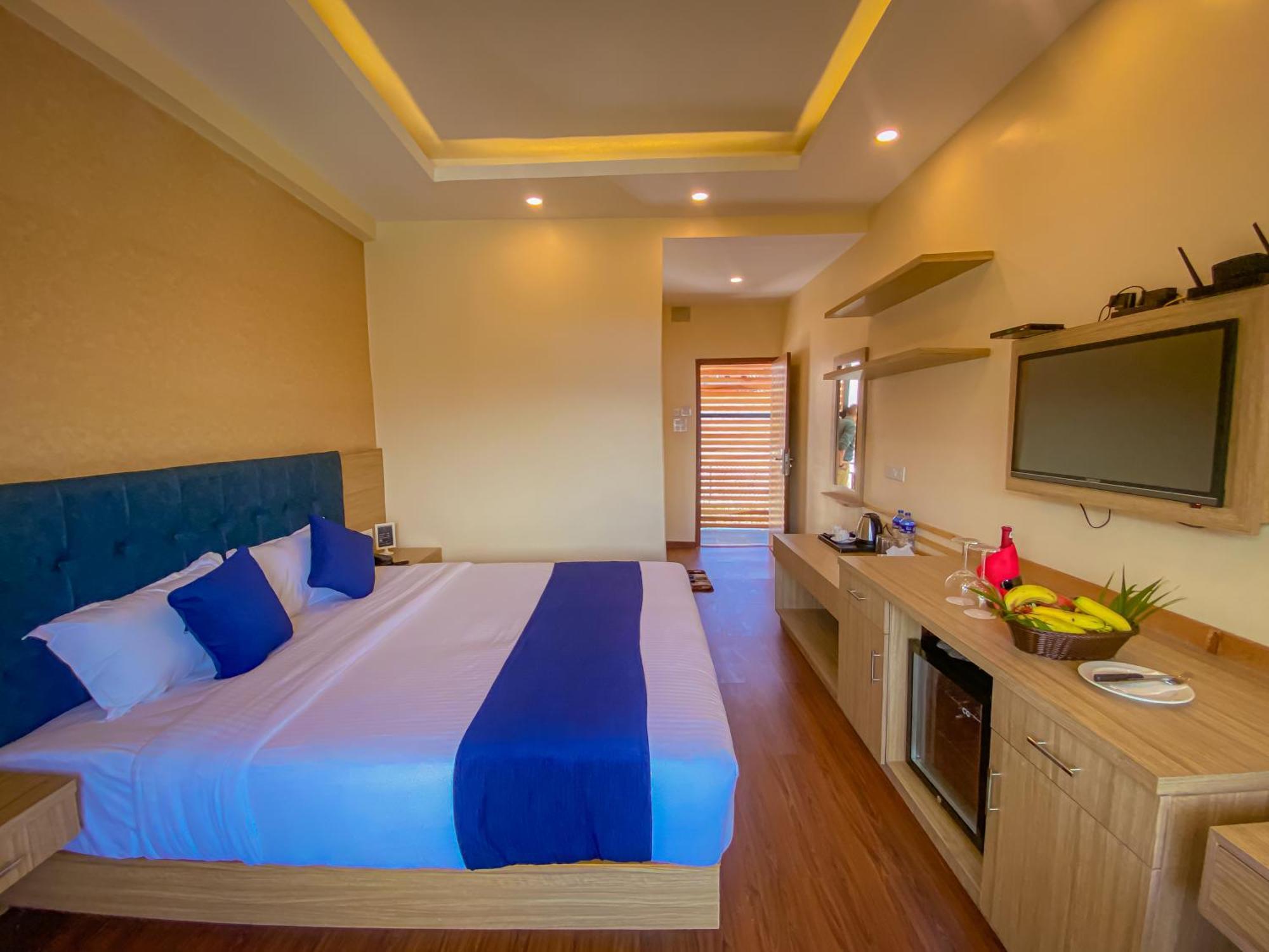 פוקהרה Majestic Lake Front Hotel & Suites מראה חיצוני תמונה