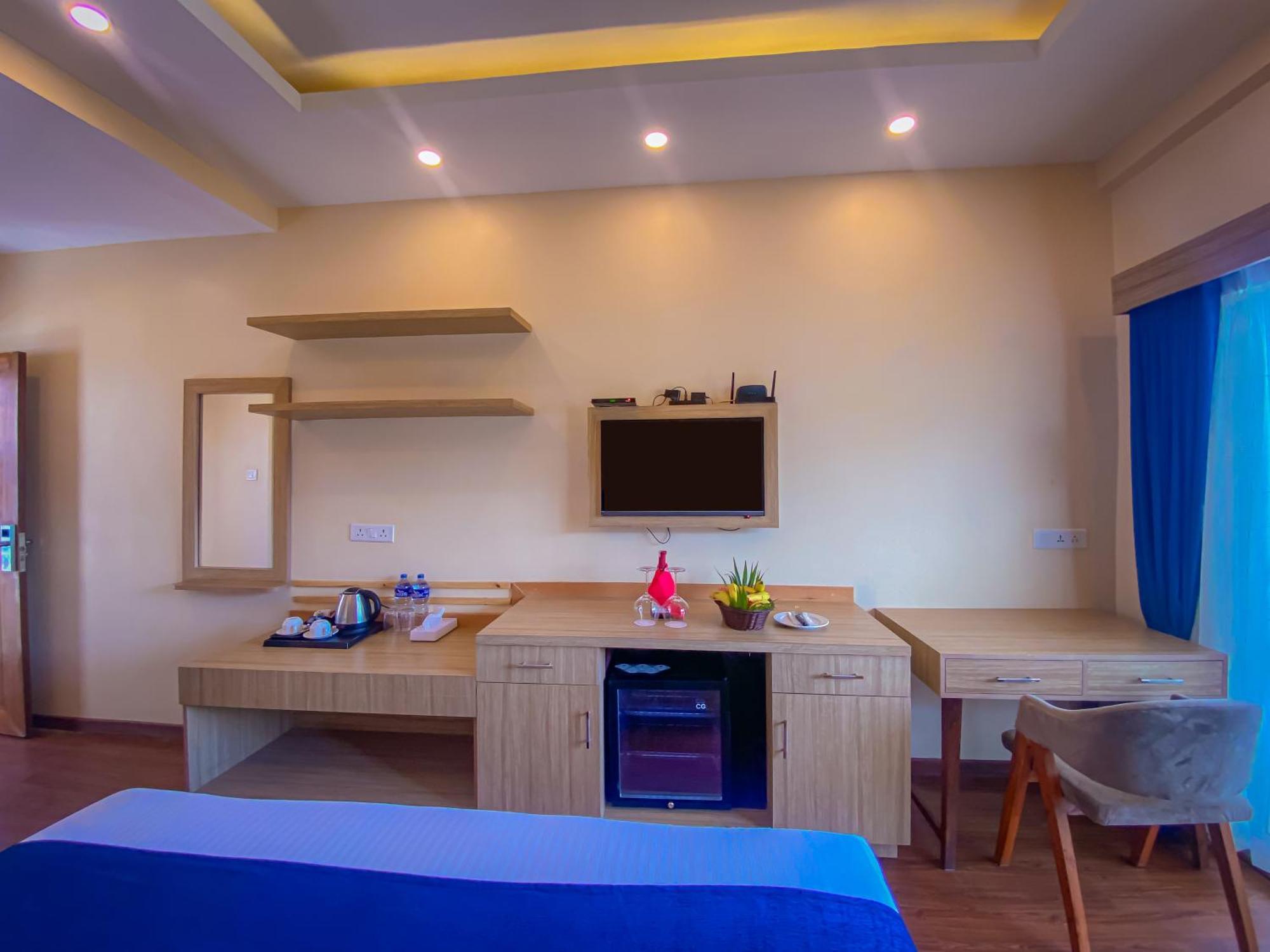 פוקהרה Majestic Lake Front Hotel & Suites מראה חיצוני תמונה