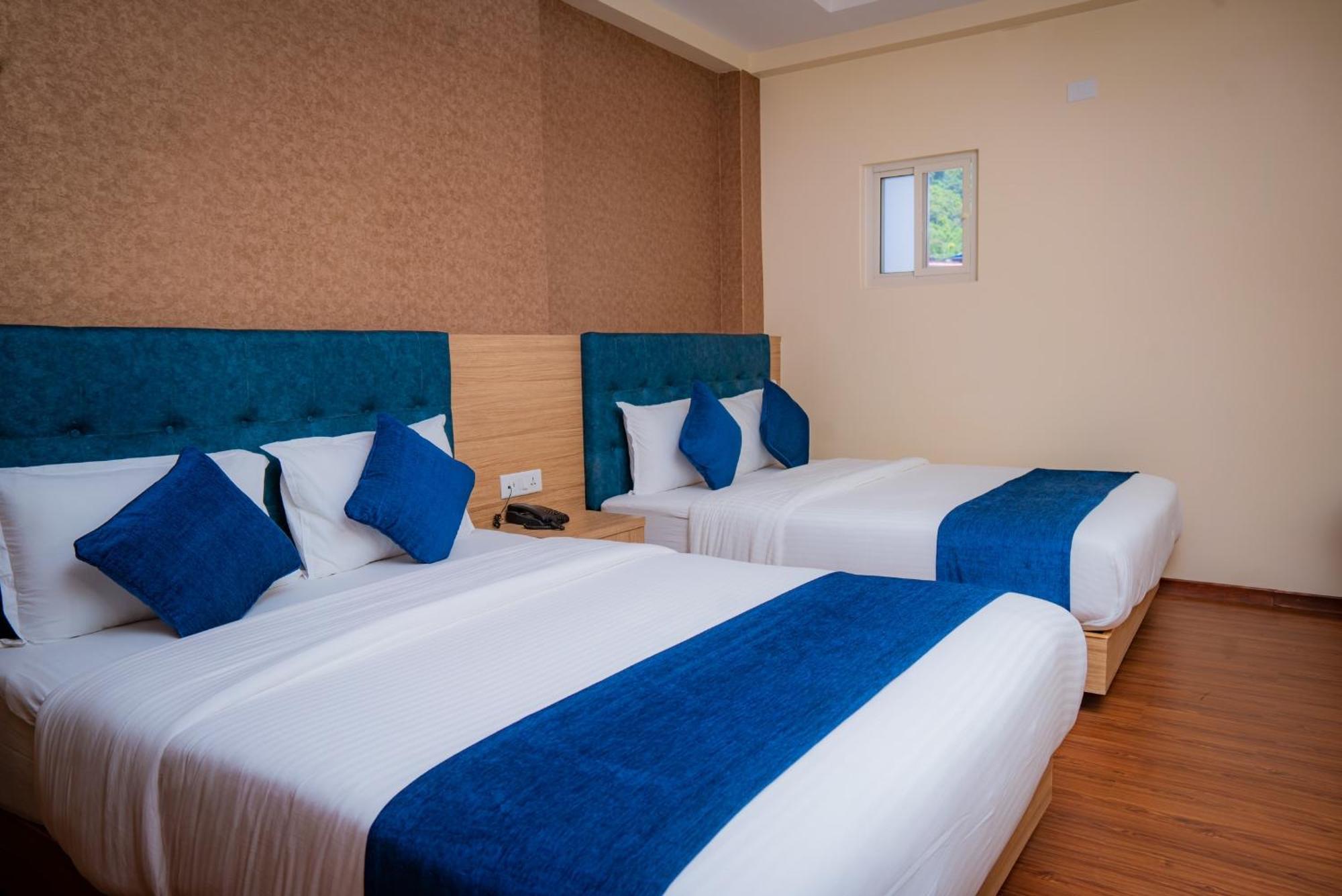 פוקהרה Majestic Lake Front Hotel & Suites מראה חיצוני תמונה