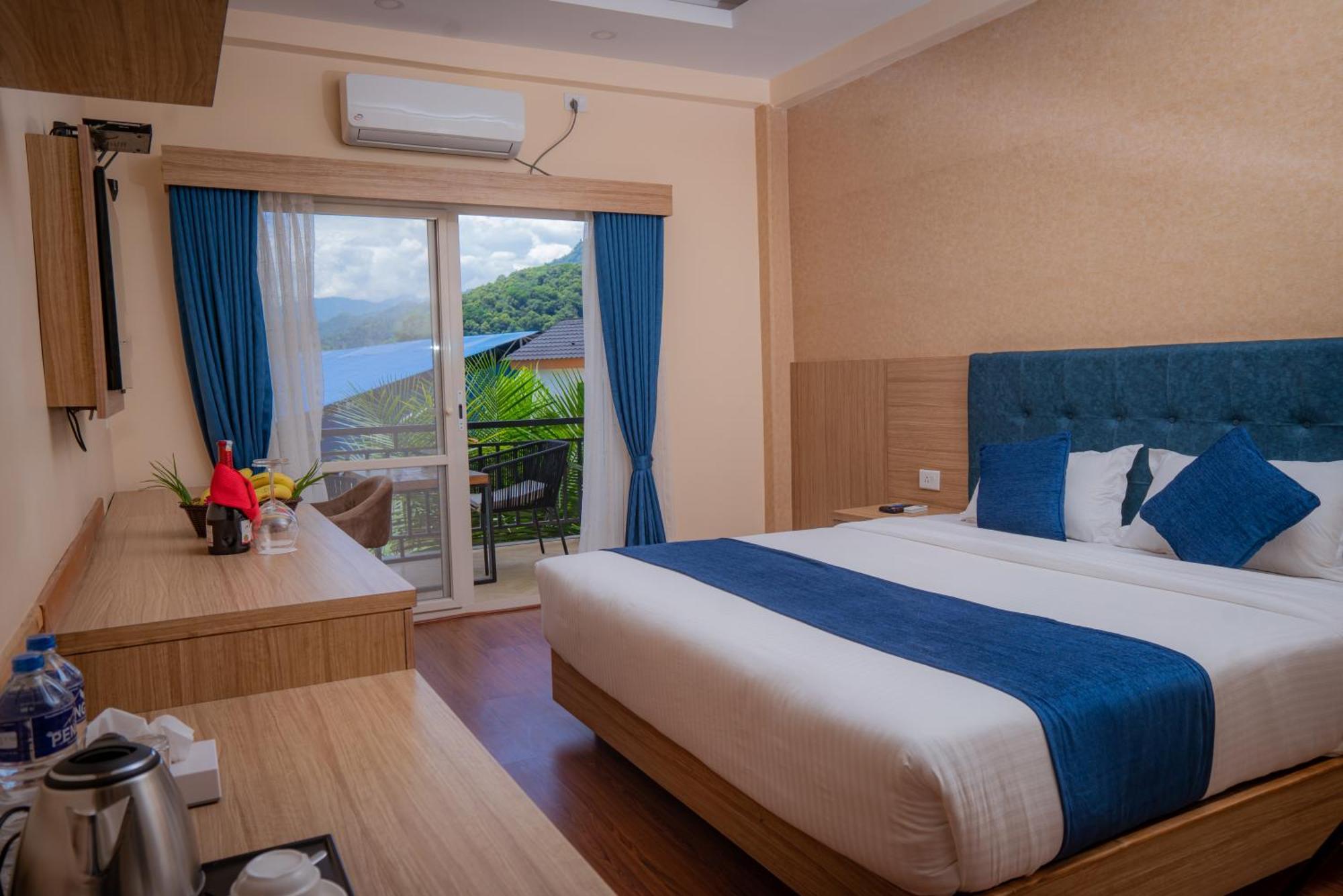 פוקהרה Majestic Lake Front Hotel & Suites מראה חיצוני תמונה