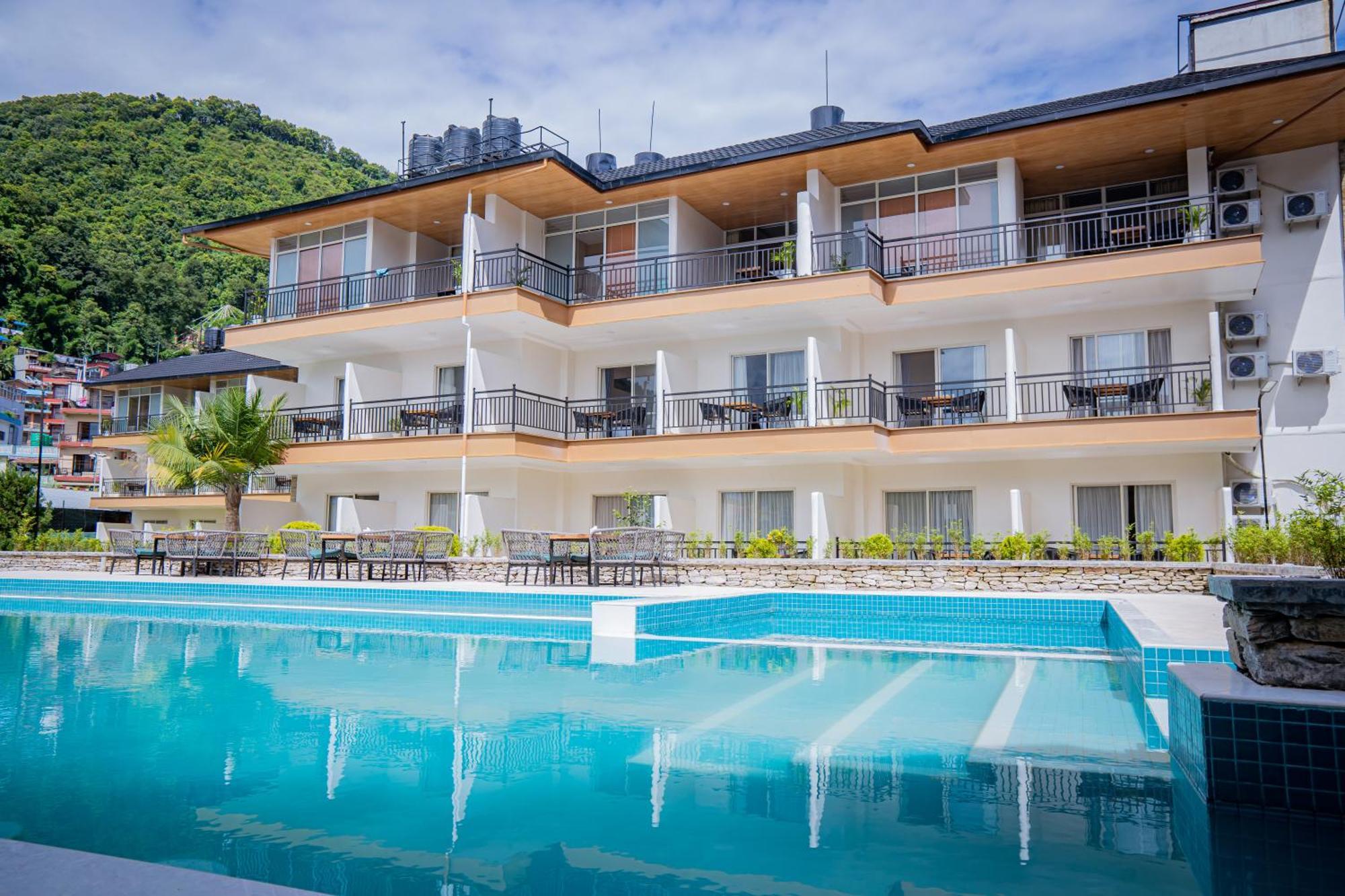 פוקהרה Majestic Lake Front Hotel & Suites מראה חיצוני תמונה