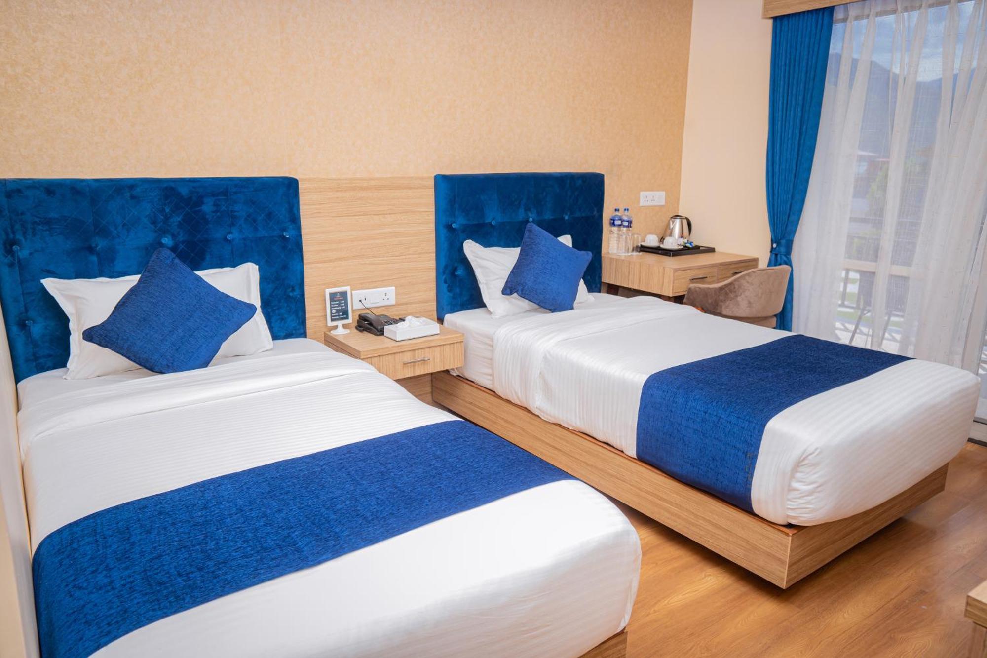 פוקהרה Majestic Lake Front Hotel & Suites מראה חיצוני תמונה
