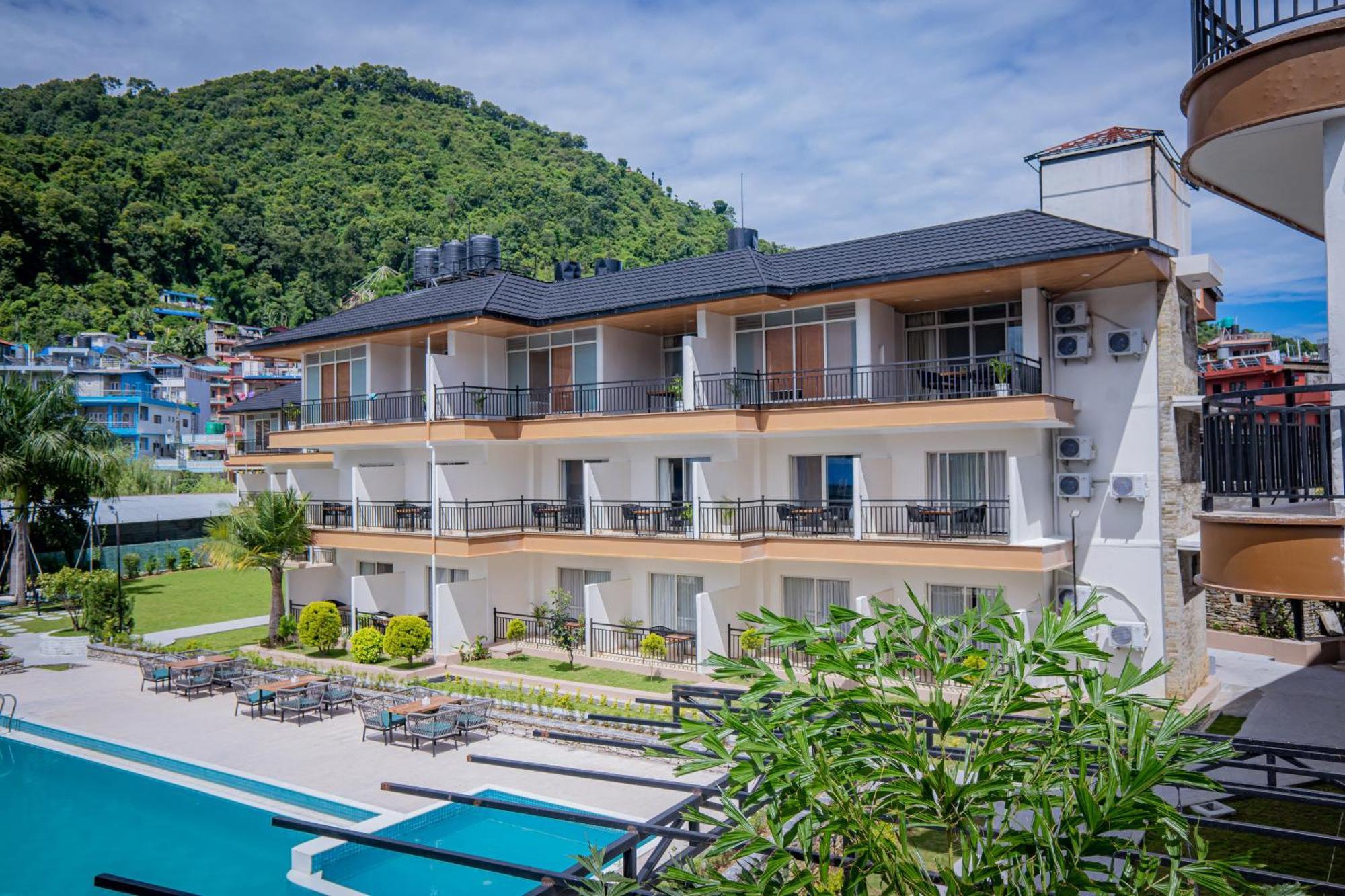 פוקהרה Majestic Lake Front Hotel & Suites מראה חיצוני תמונה