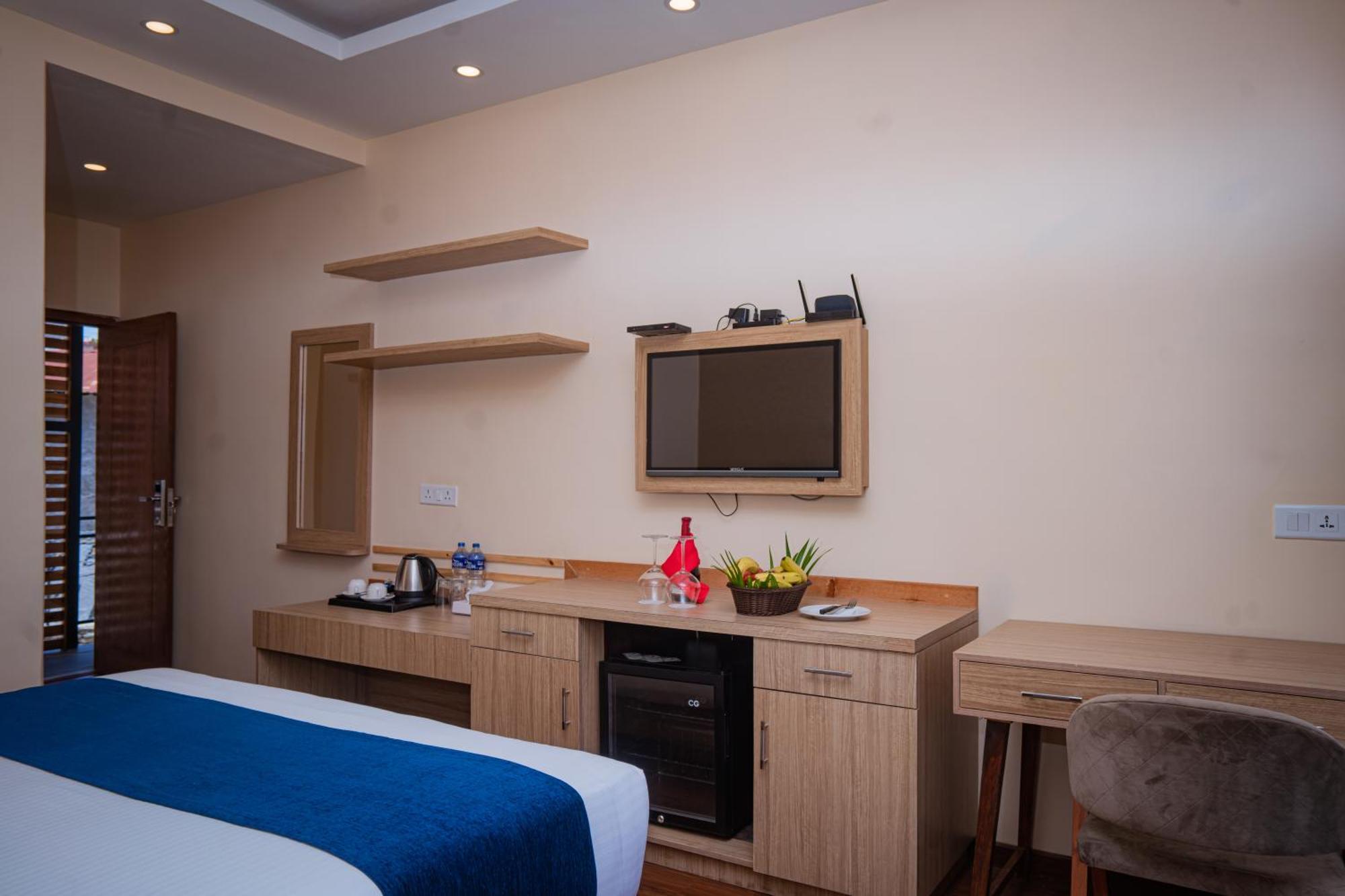 פוקהרה Majestic Lake Front Hotel & Suites מראה חיצוני תמונה