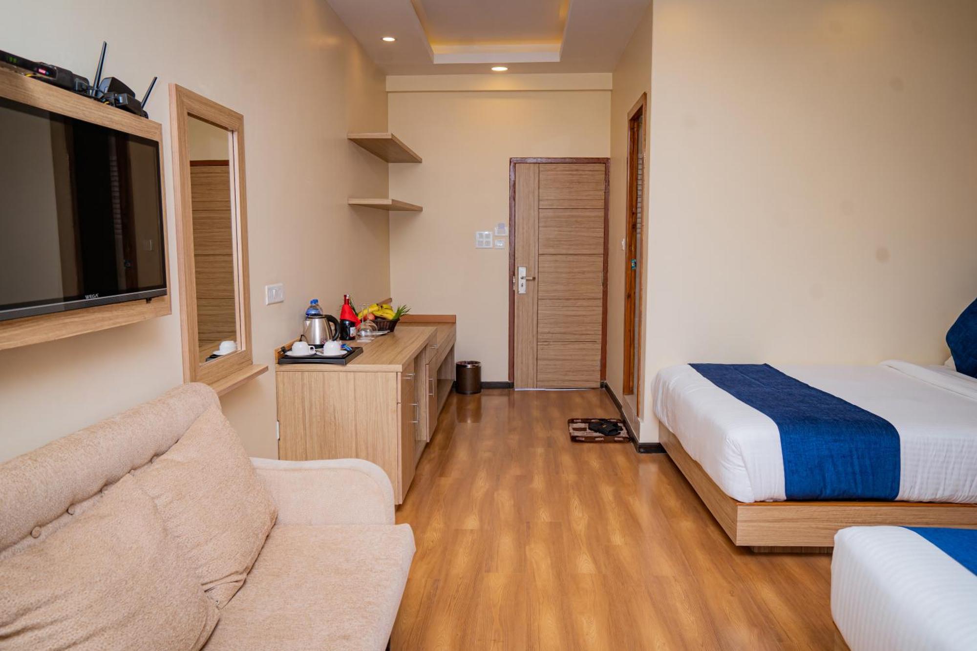 פוקהרה Majestic Lake Front Hotel & Suites מראה חיצוני תמונה