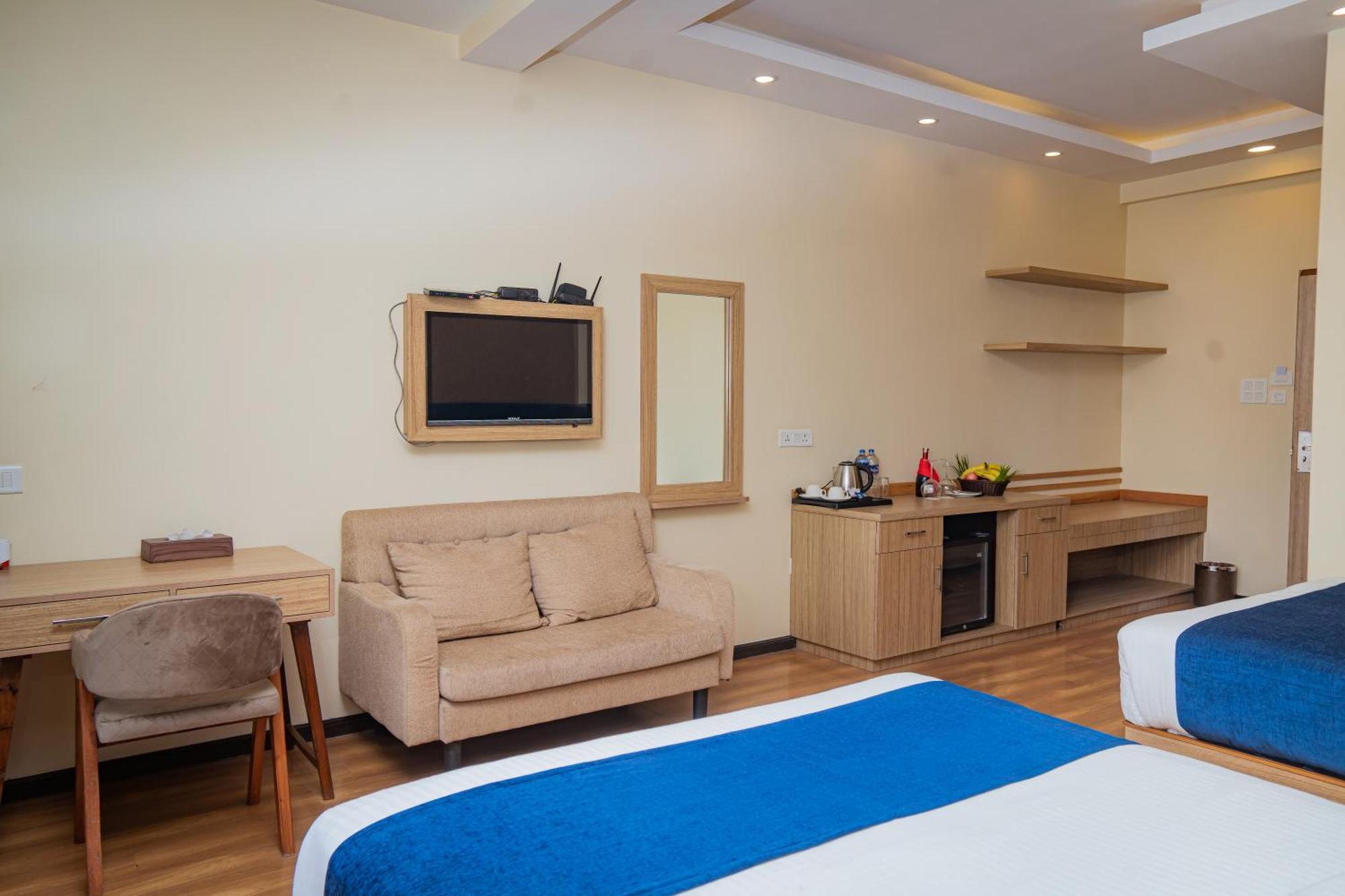 פוקהרה Majestic Lake Front Hotel & Suites מראה חיצוני תמונה